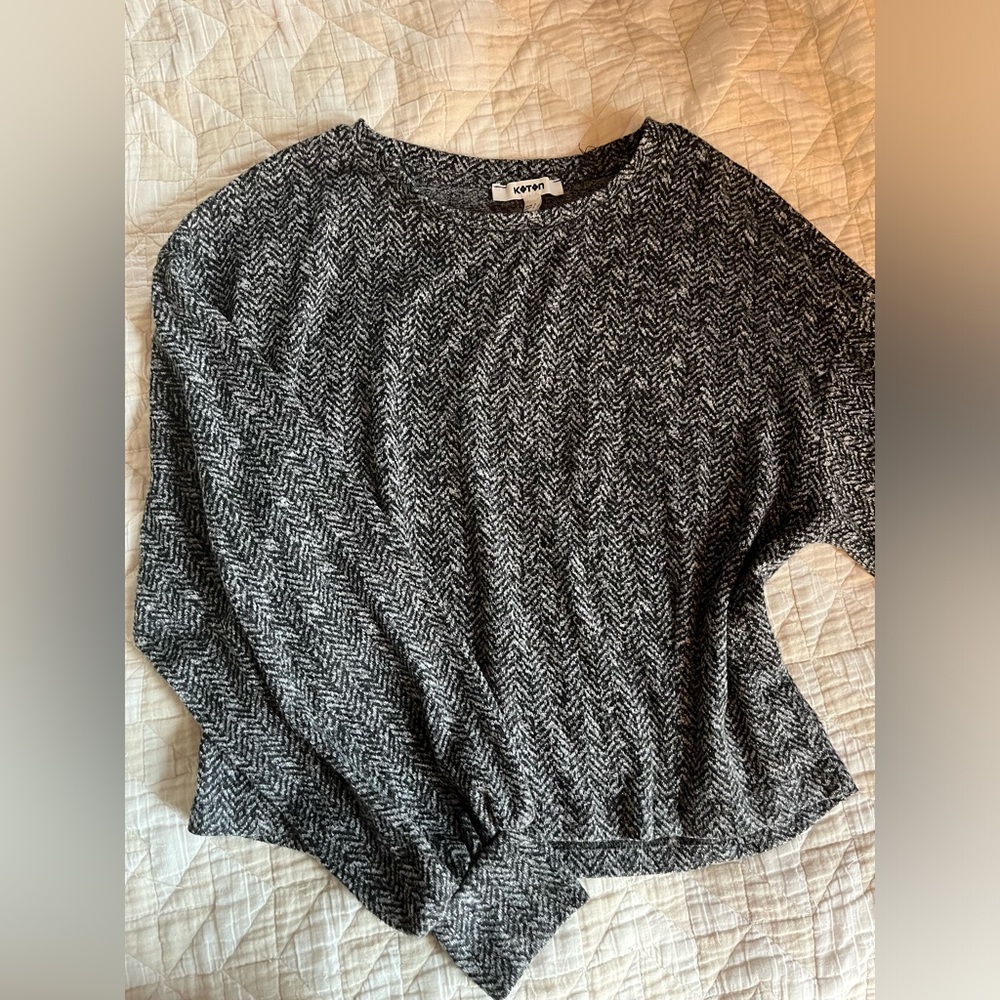 Black and Grey Herringbone Top with Puff   Sleeves
